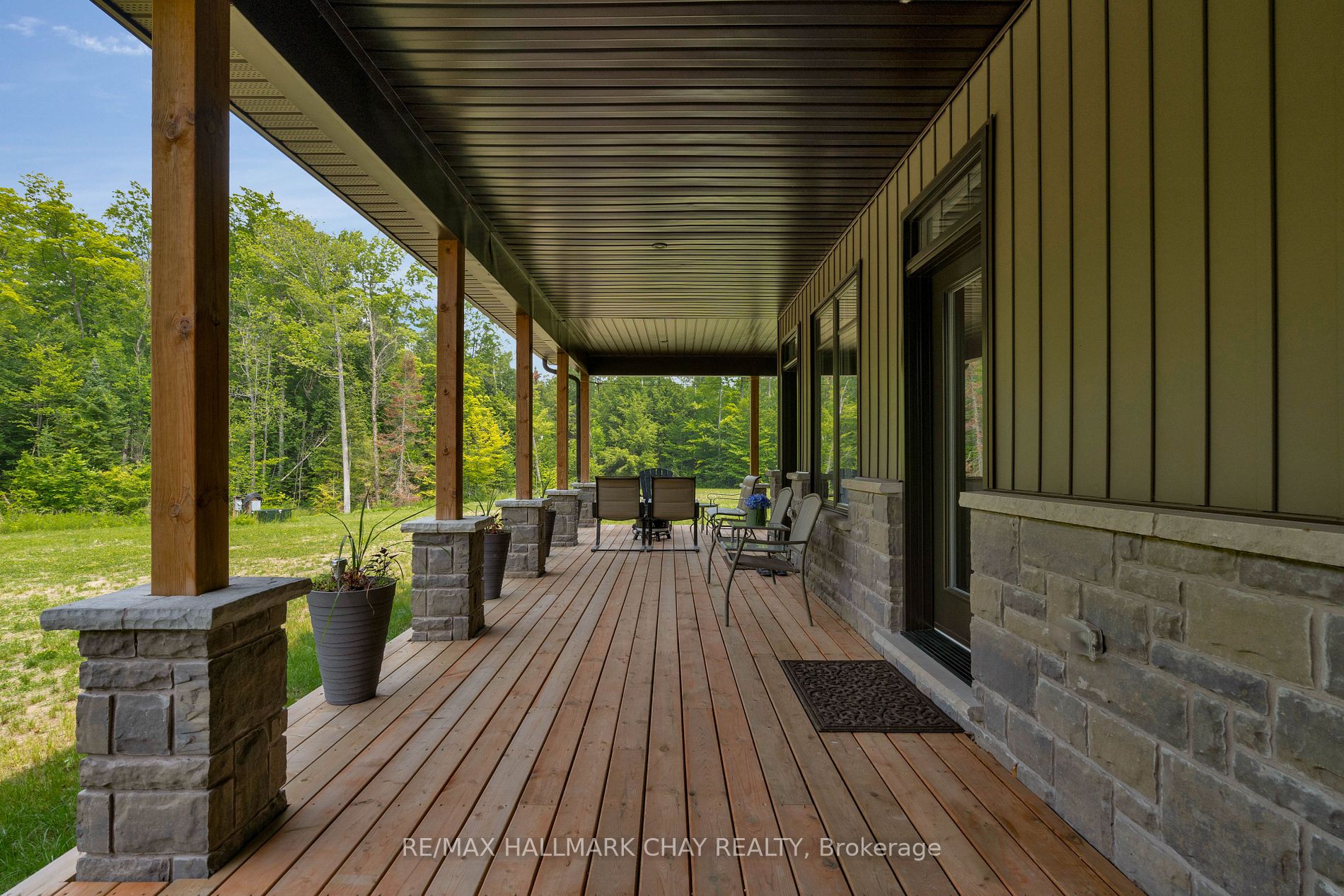 16 Whitetail Dr