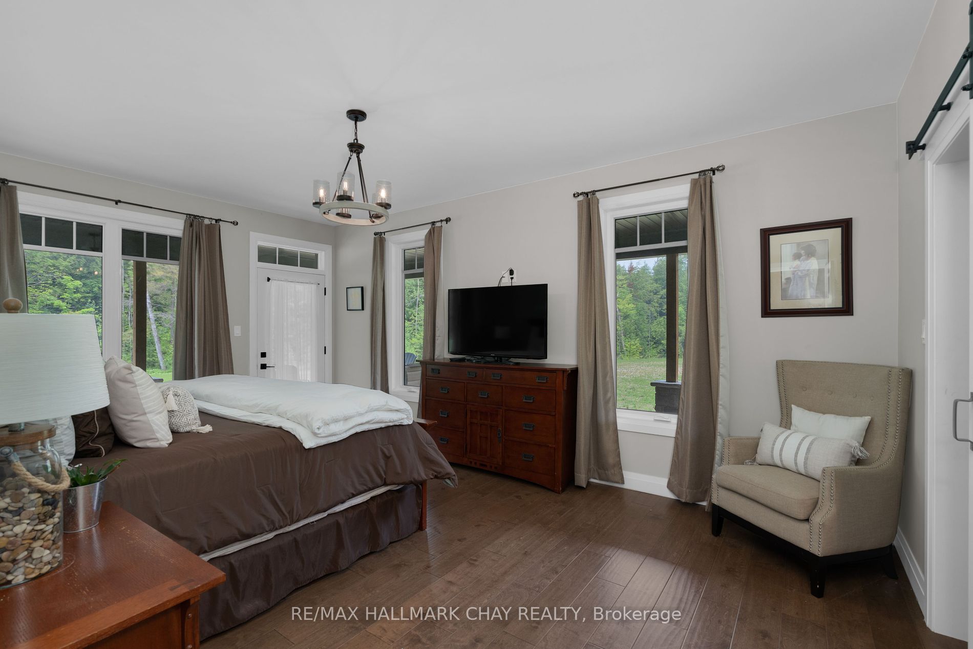 16 Whitetail Dr