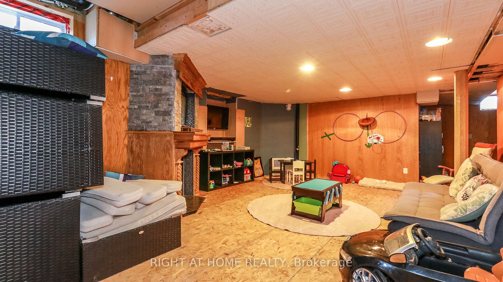 39 WHITFIELD Crescent