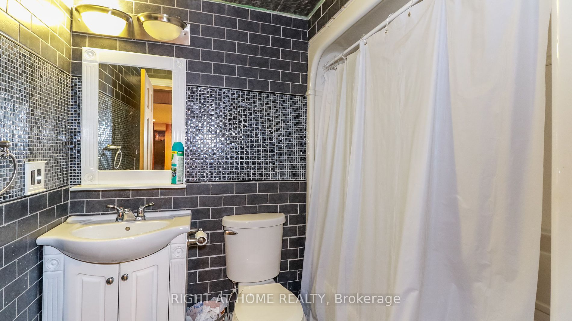 39 WHITFIELD Crescent