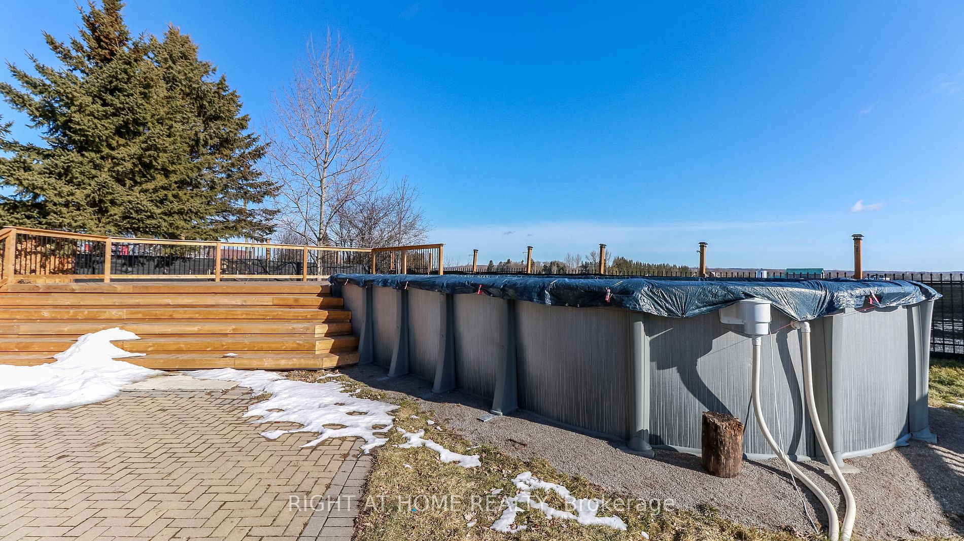 39 WHITFIELD Crescent