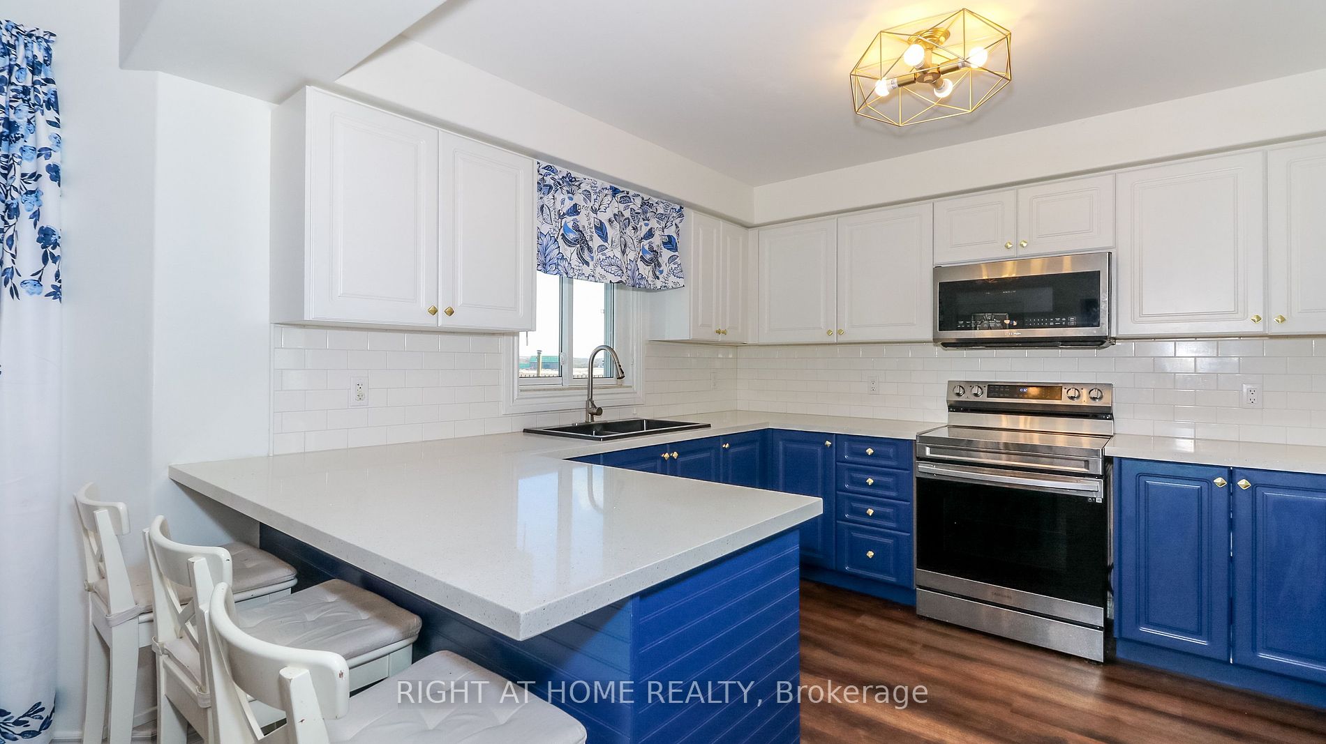 39 WHITFIELD Crescent