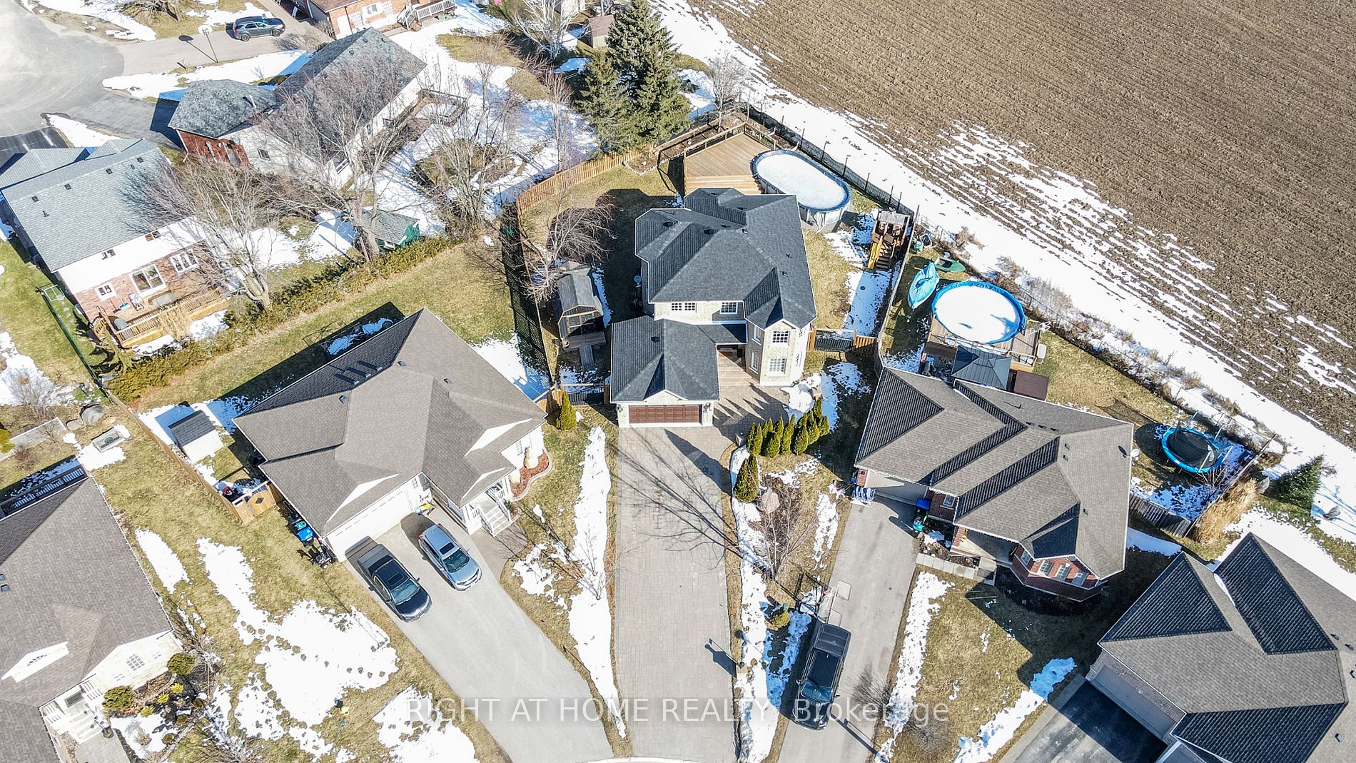 39 WHITFIELD Crescent