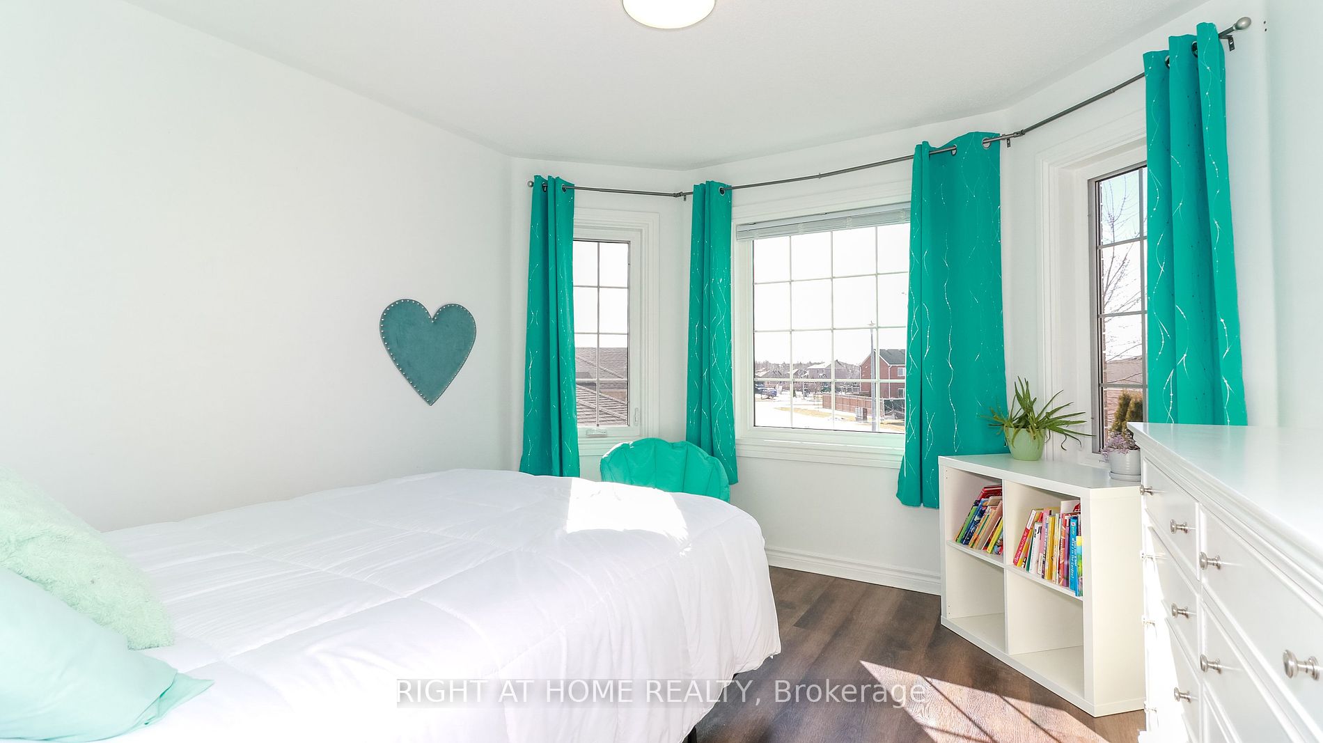 39 WHITFIELD Crescent