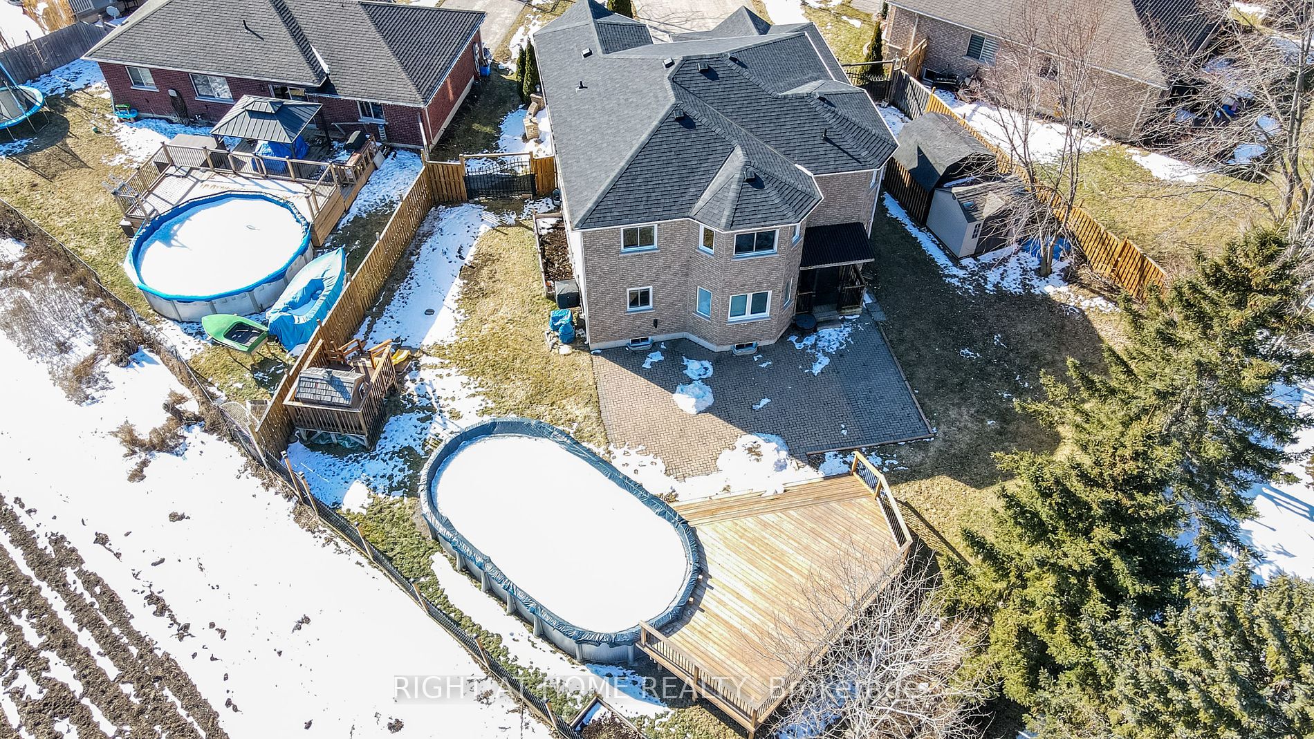 39 WHITFIELD Crescent