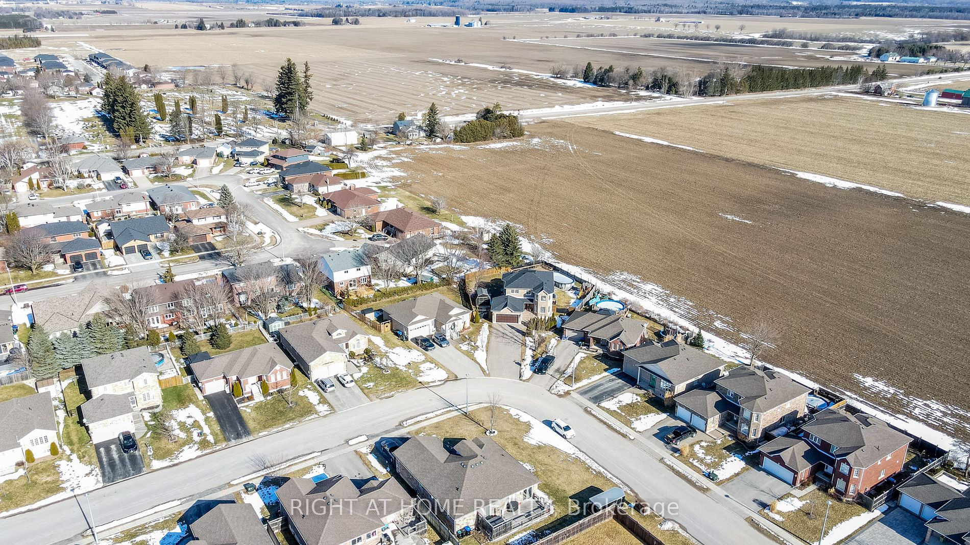 39 WHITFIELD Crescent