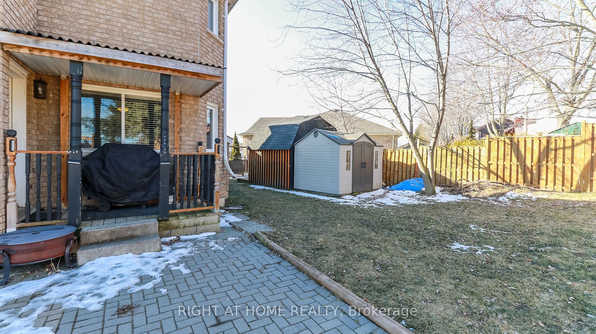 39 WHITFIELD Crescent