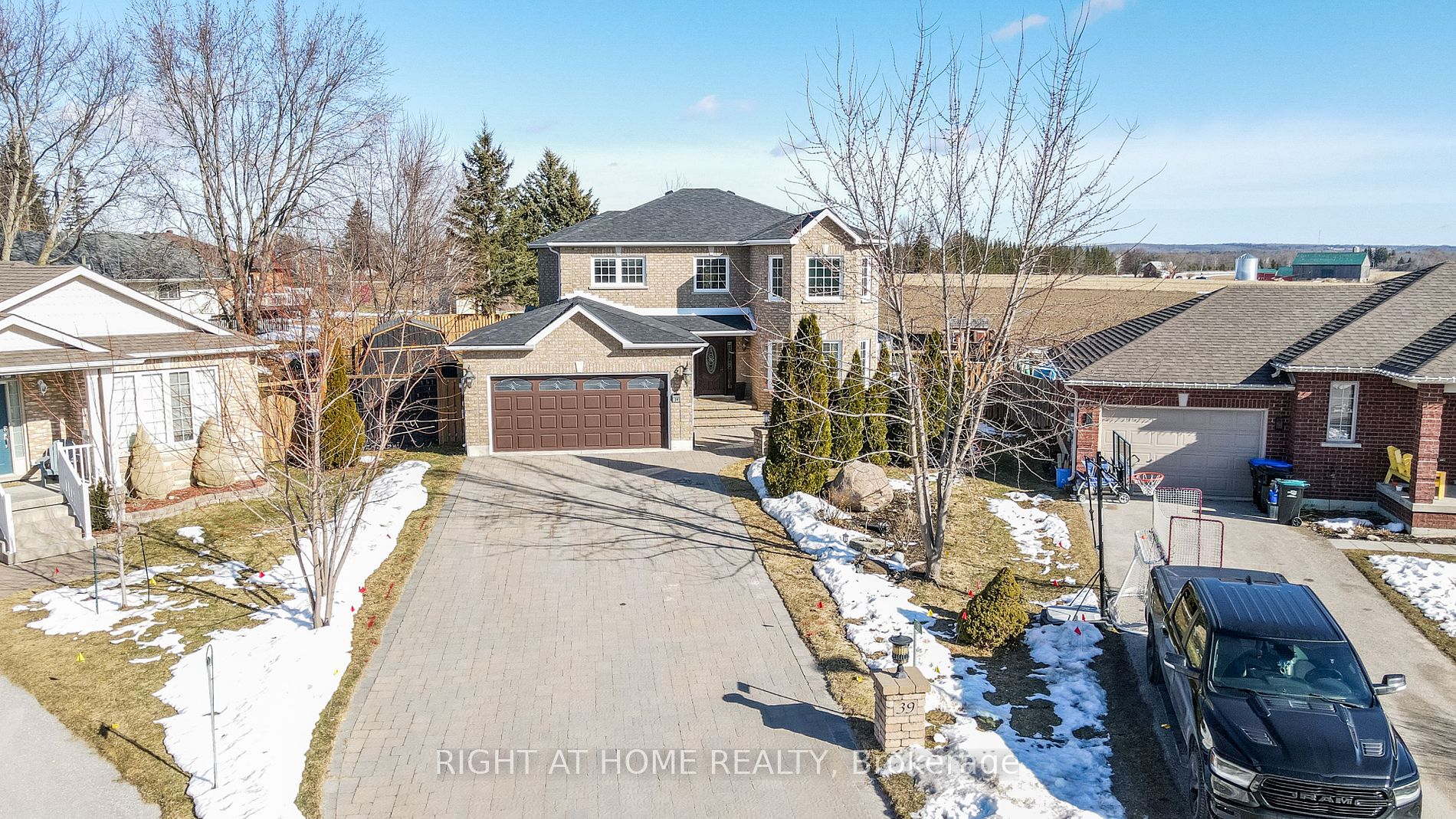 39 WHITFIELD Crescent