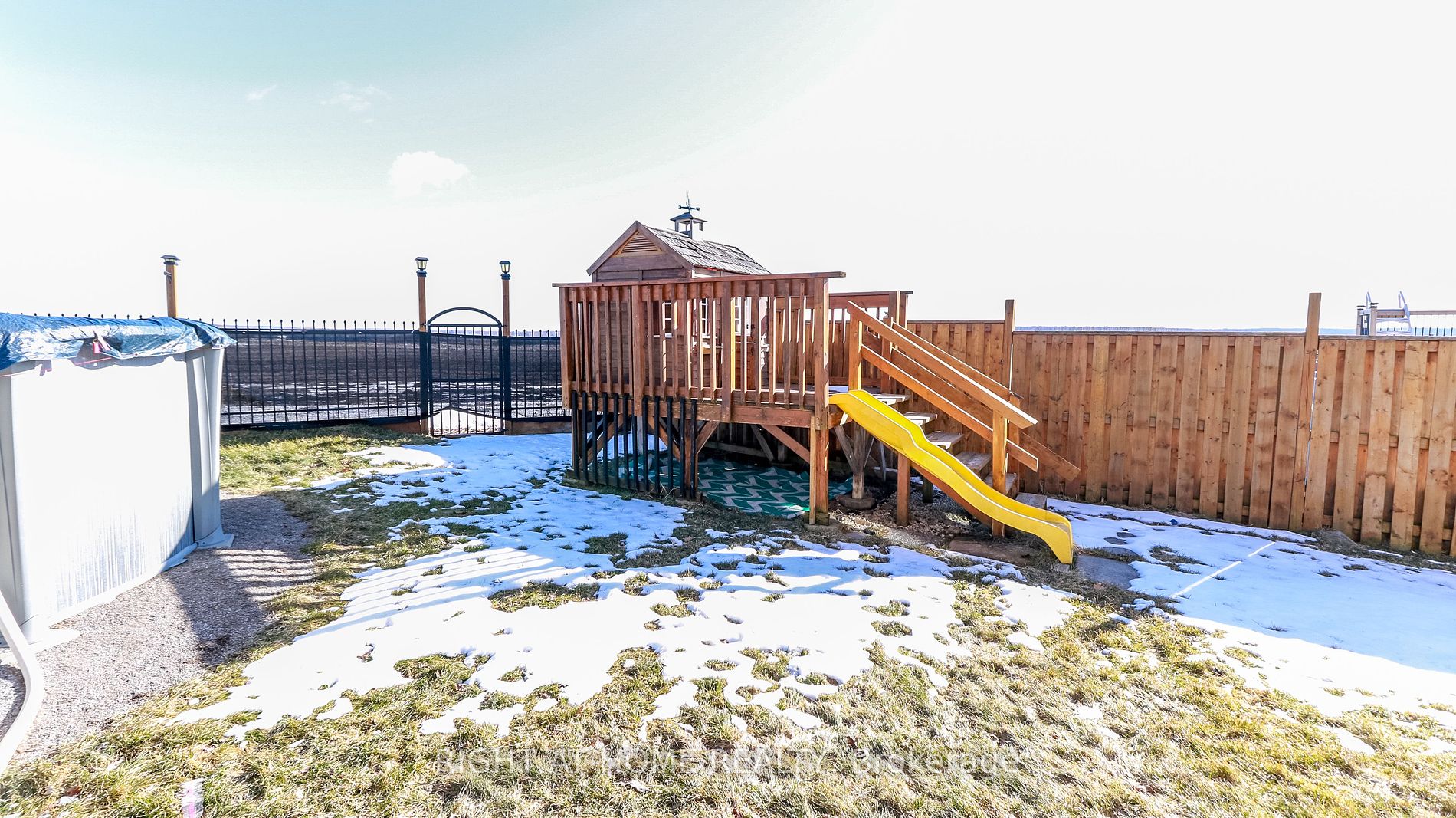 39 WHITFIELD Crescent