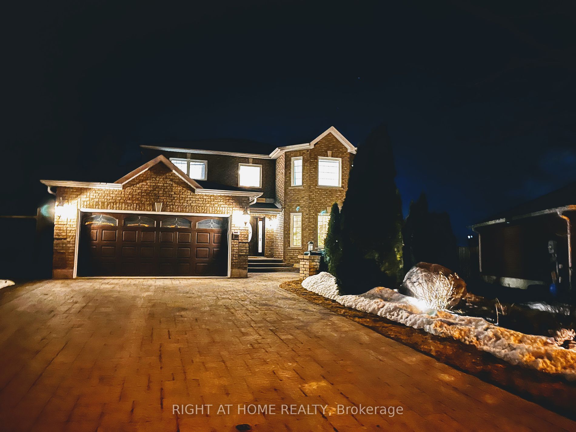 39 WHITFIELD Crescent