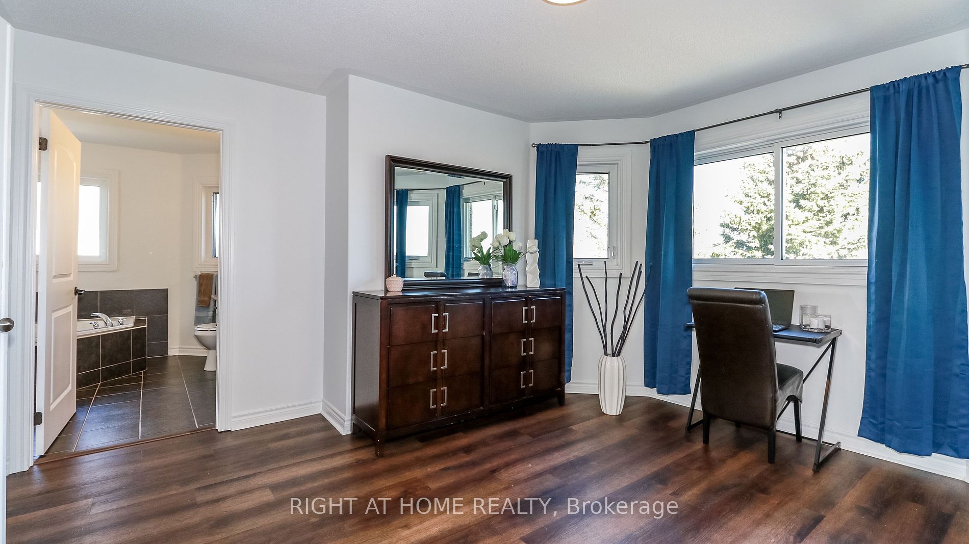 39 WHITFIELD Crescent