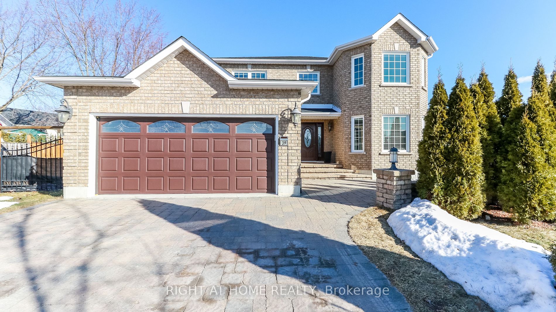 39 WHITFIELD Crescent