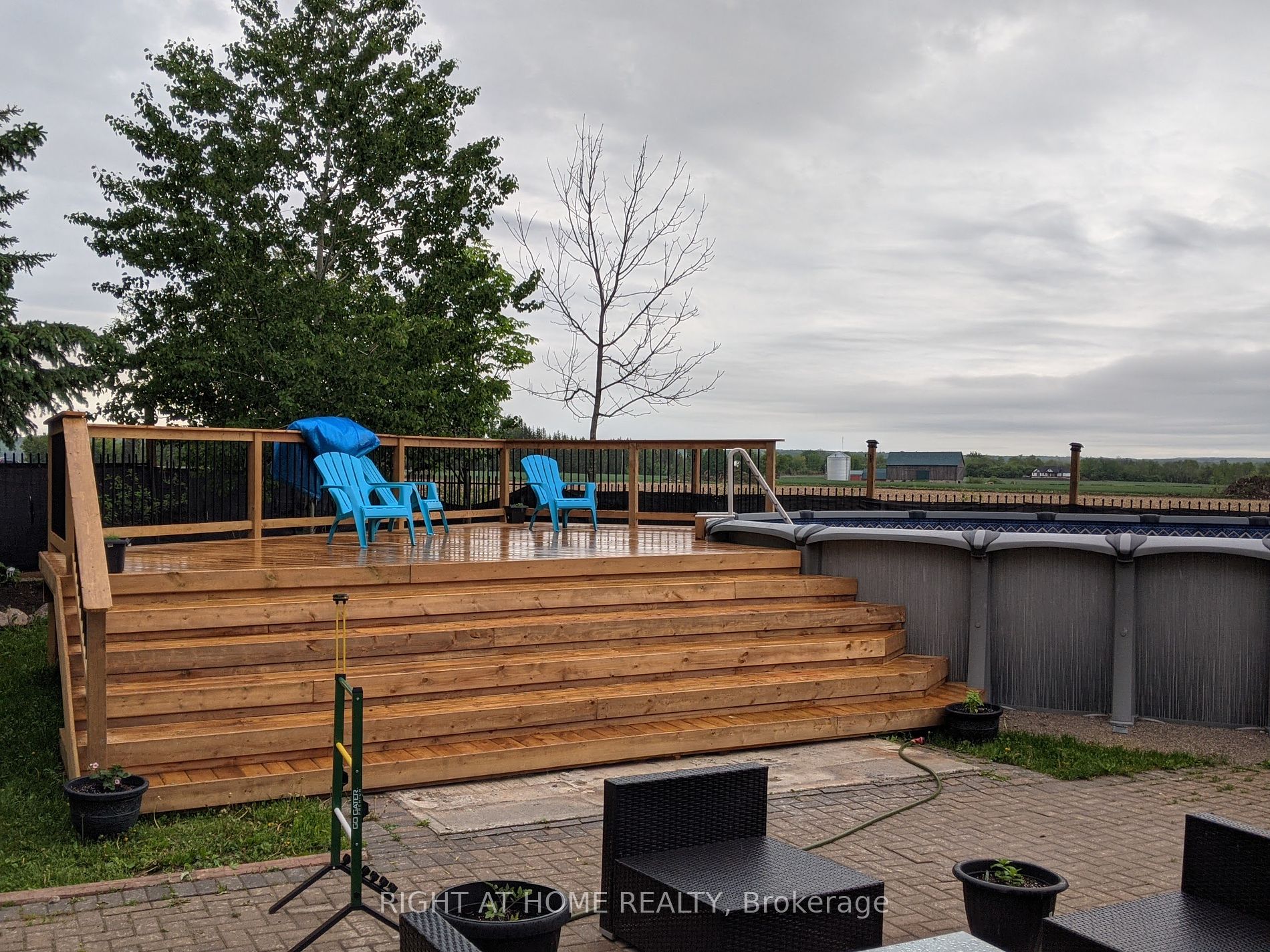 39 WHITFIELD Crescent