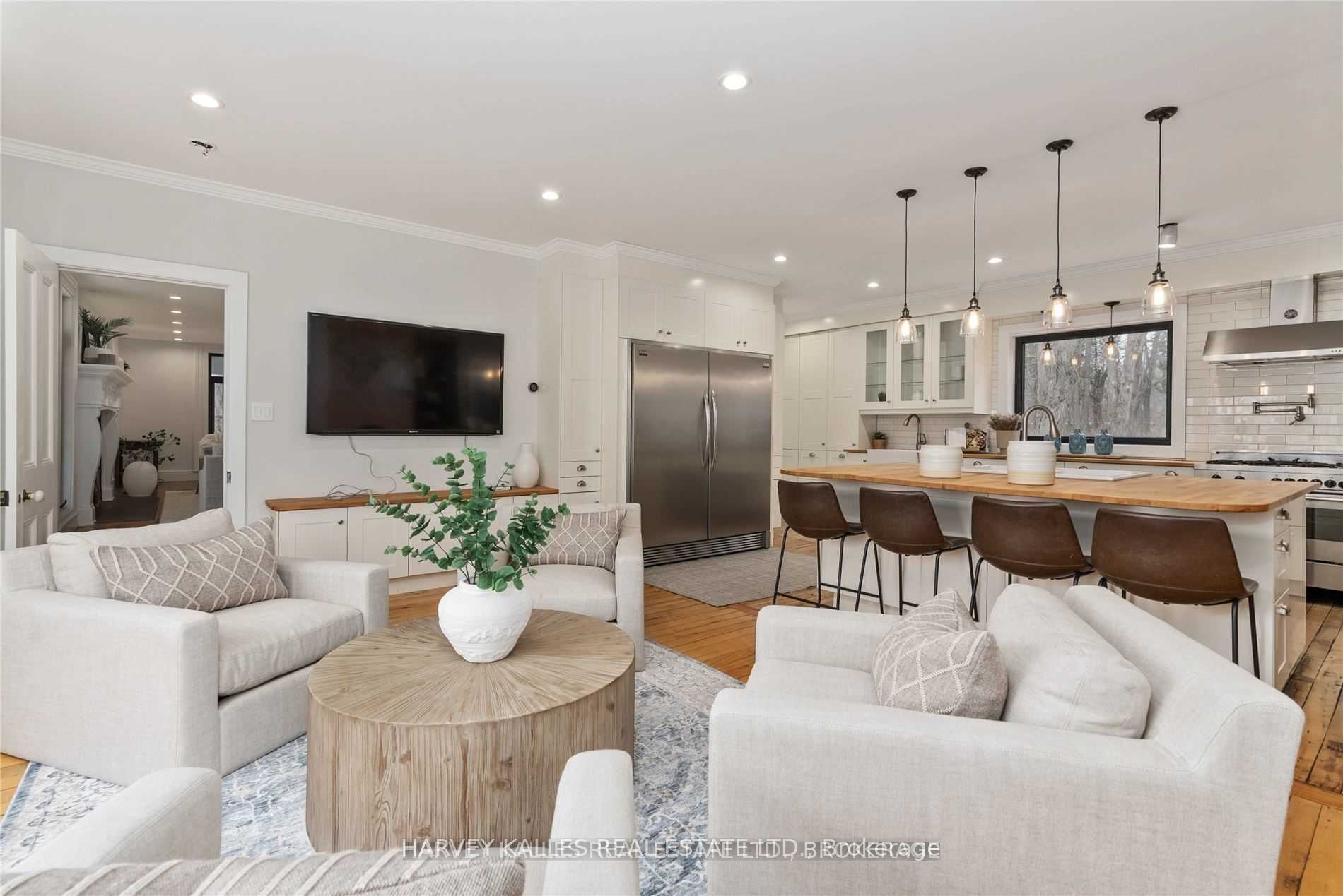 2 Black Forest Lane