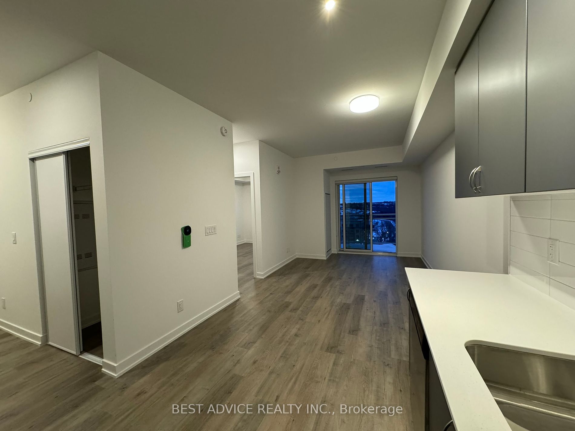 56 Lakeside Terrace, #904