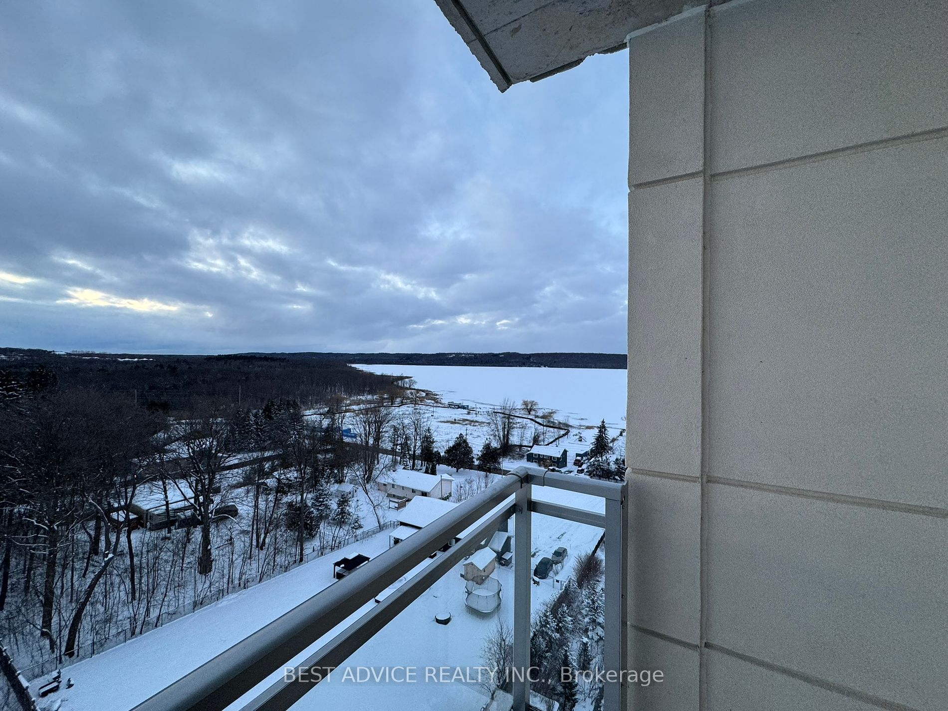 56 Lakeside Terrace, #904