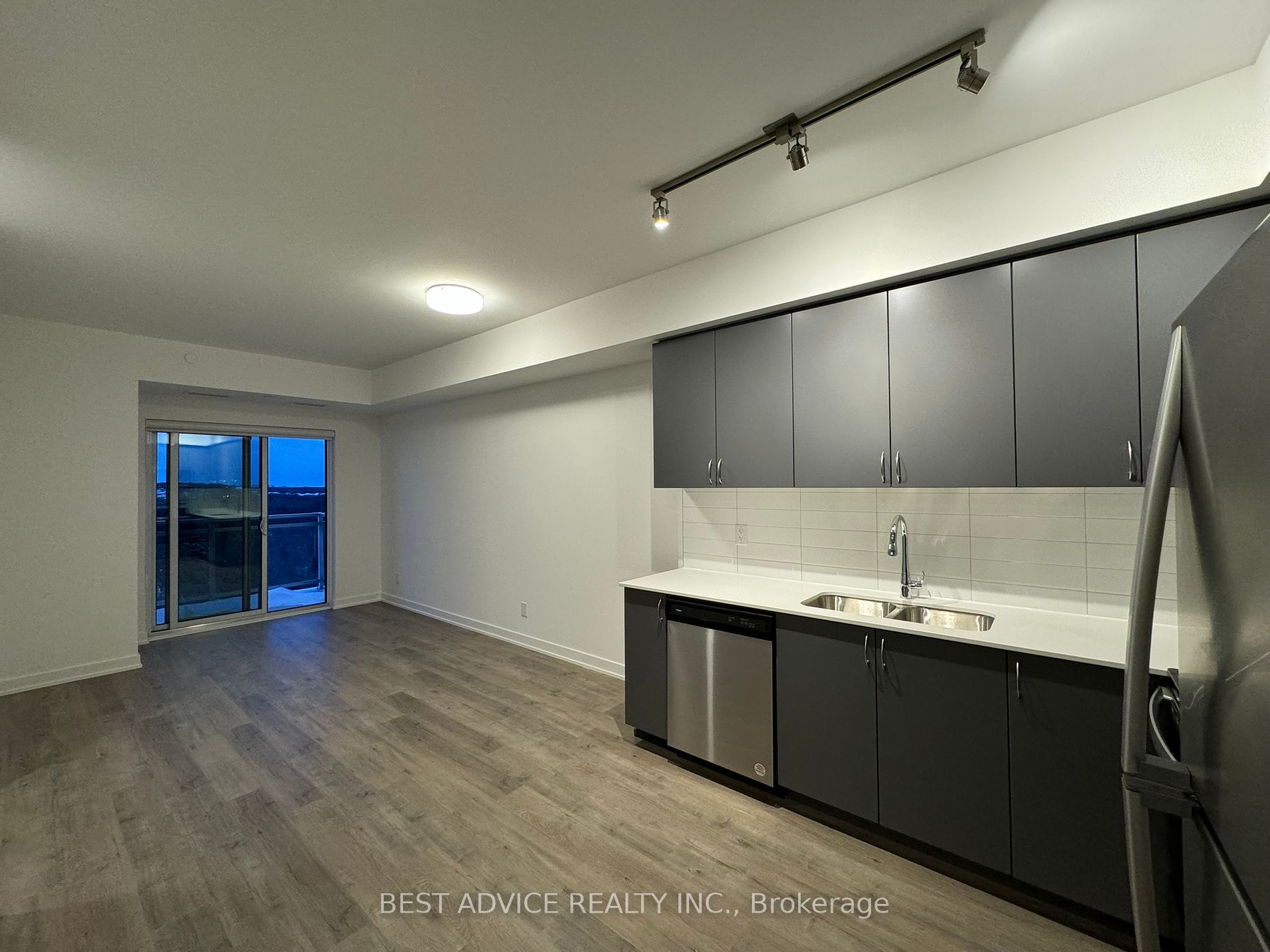 56 Lakeside Terrace, #904