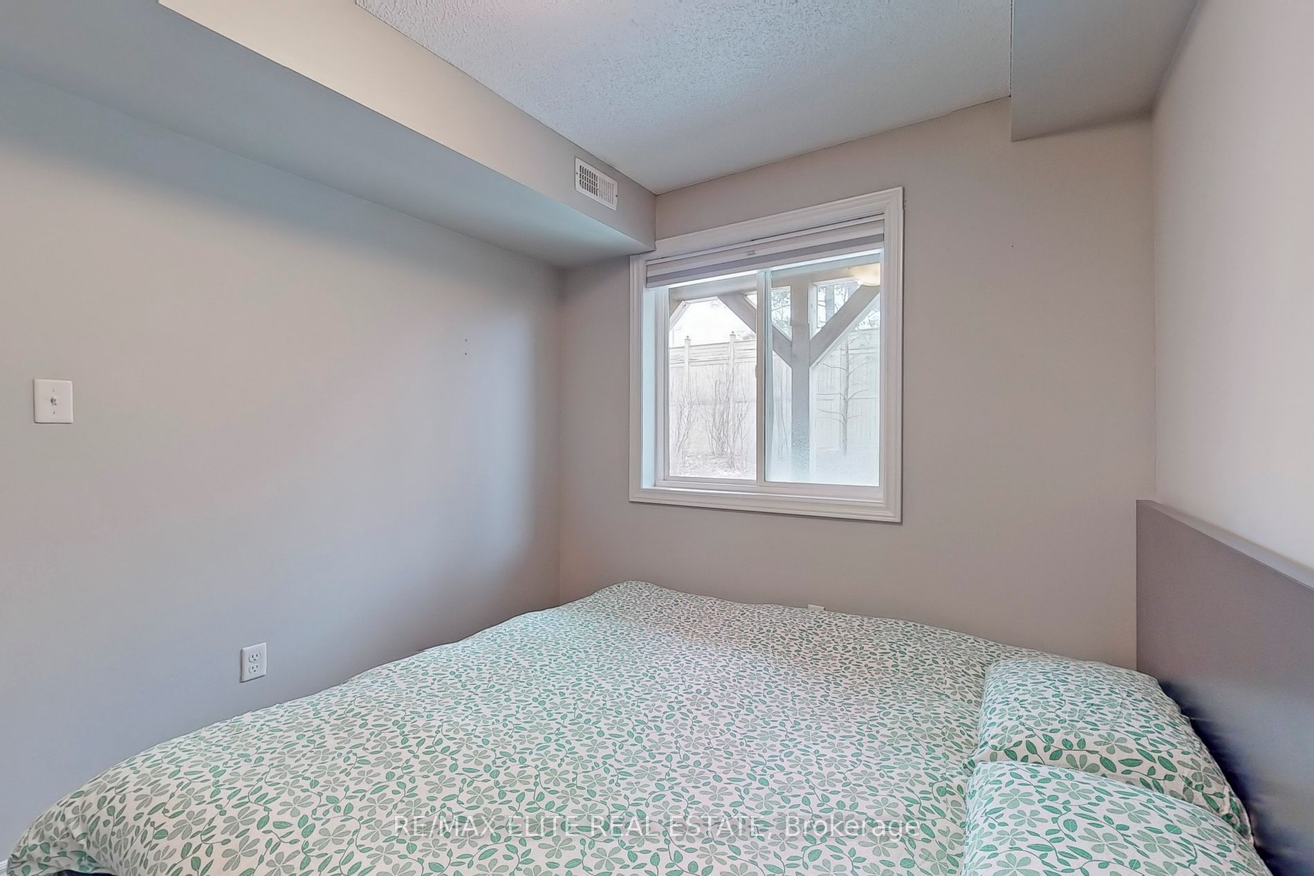 57 Ferndale Dr S, #9