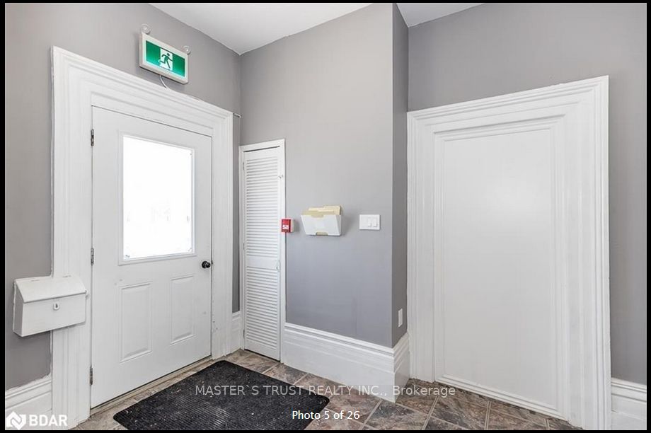 27 Front St N, #102