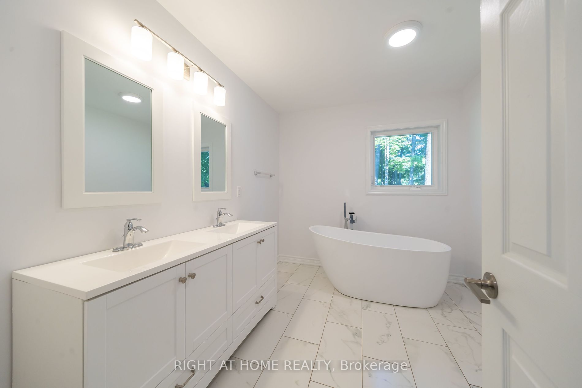 6 Ojibway Court