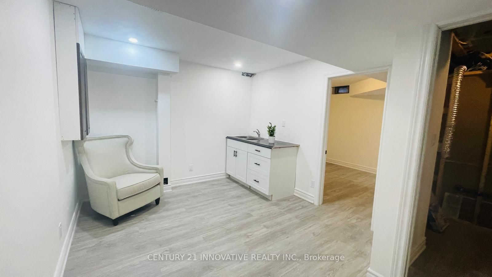 39 Laidlaw Dr