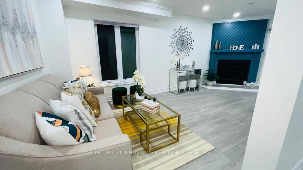 39 Laidlaw Dr