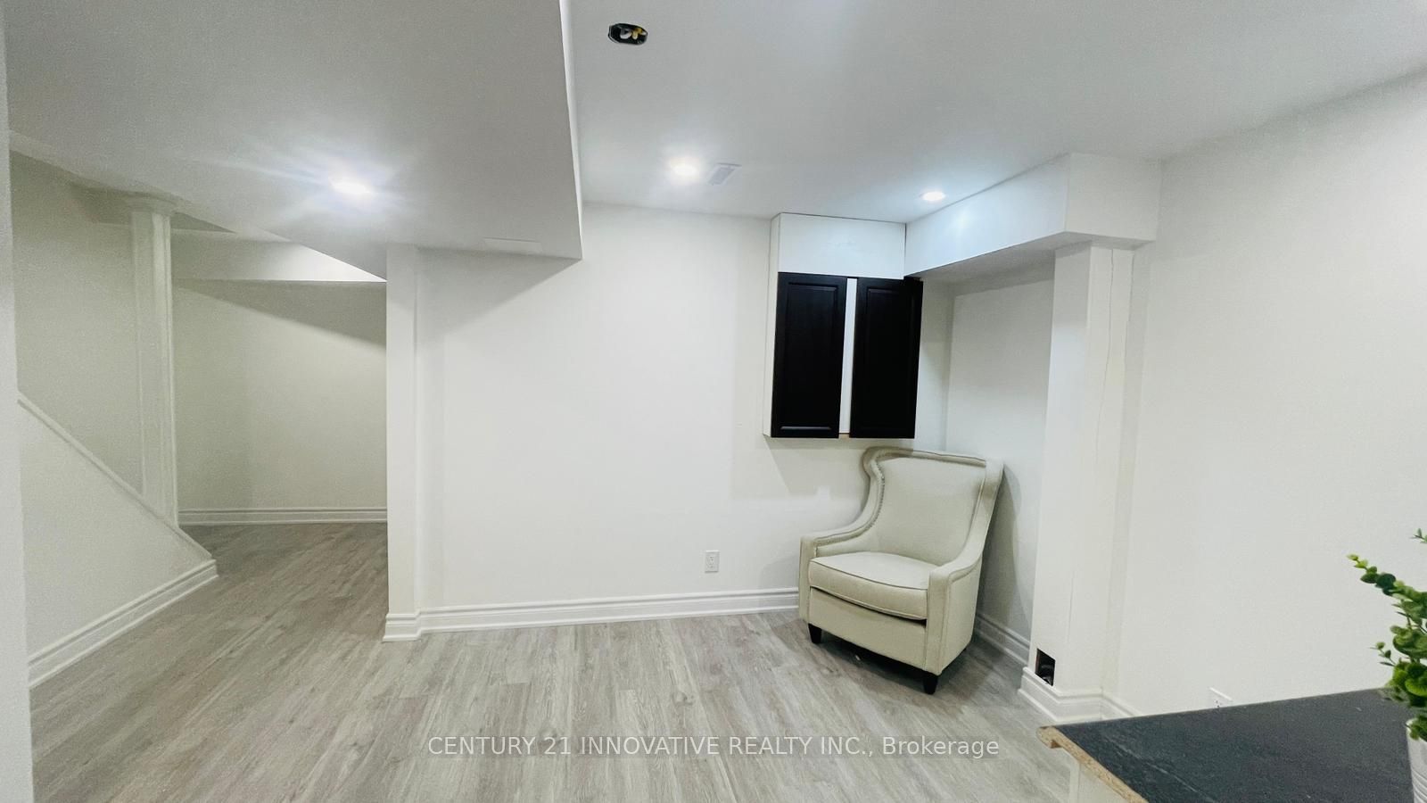 39 Laidlaw Dr