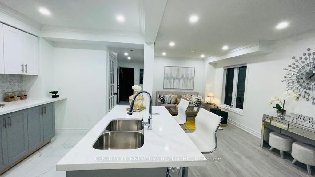 39 Laidlaw Dr