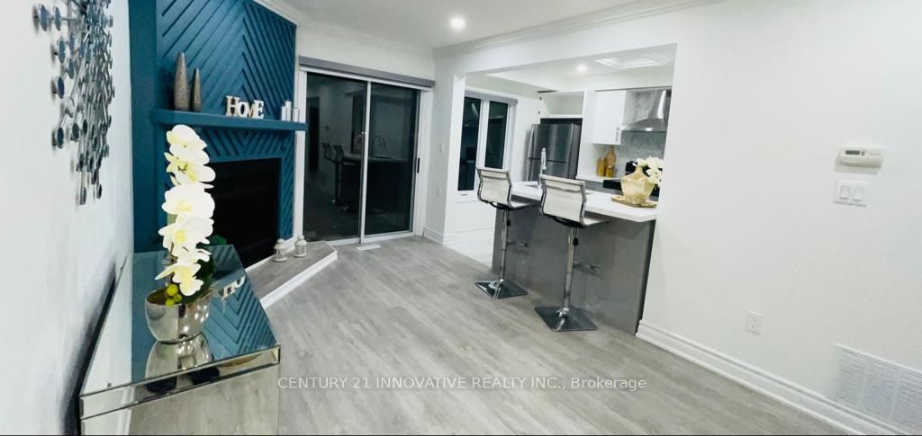 39 Laidlaw Dr