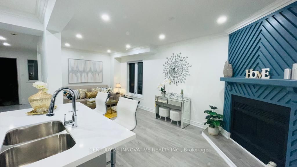 39 Laidlaw Dr