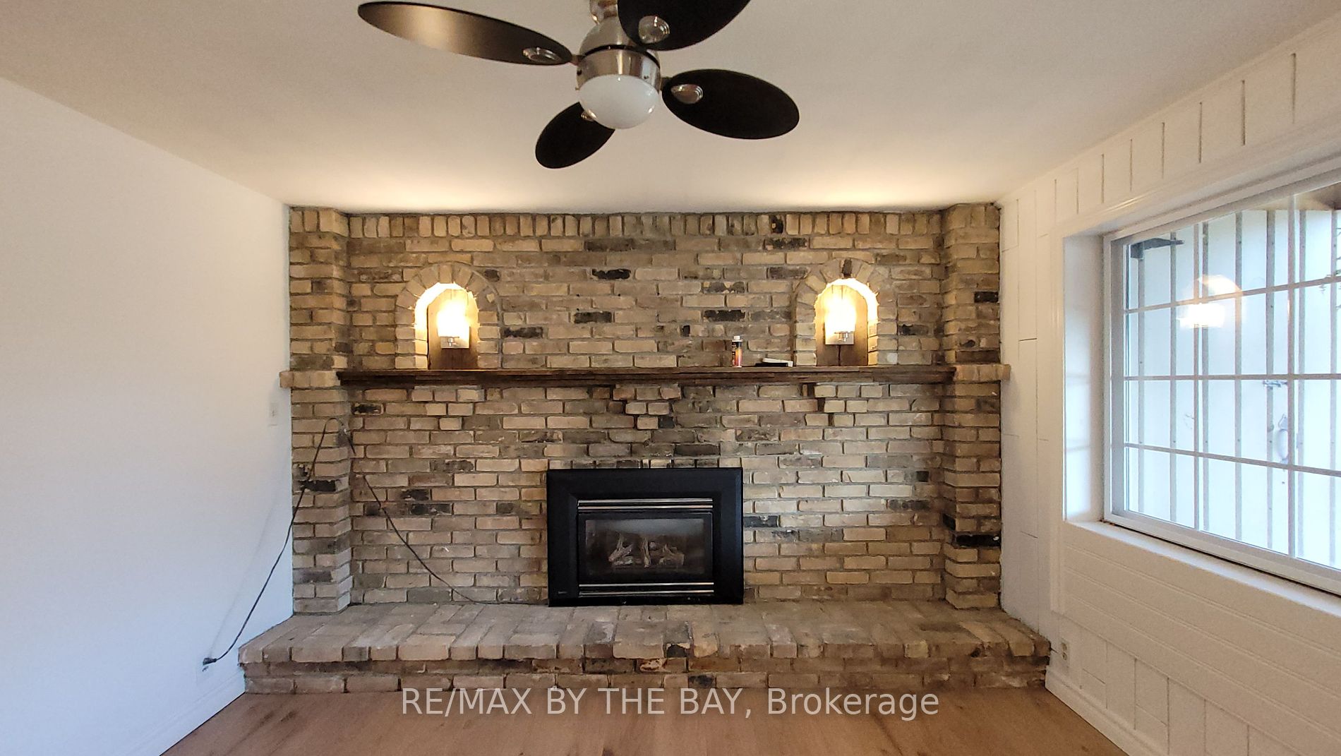 835 Mosley Street, #5