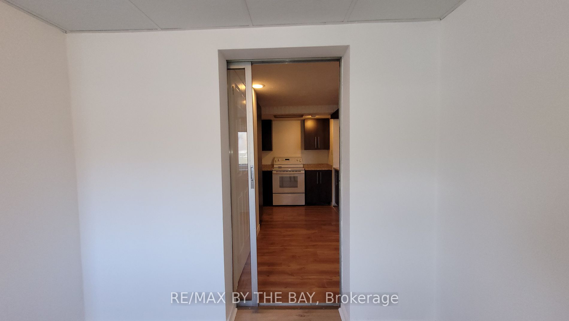 835 Mosley Street, #5