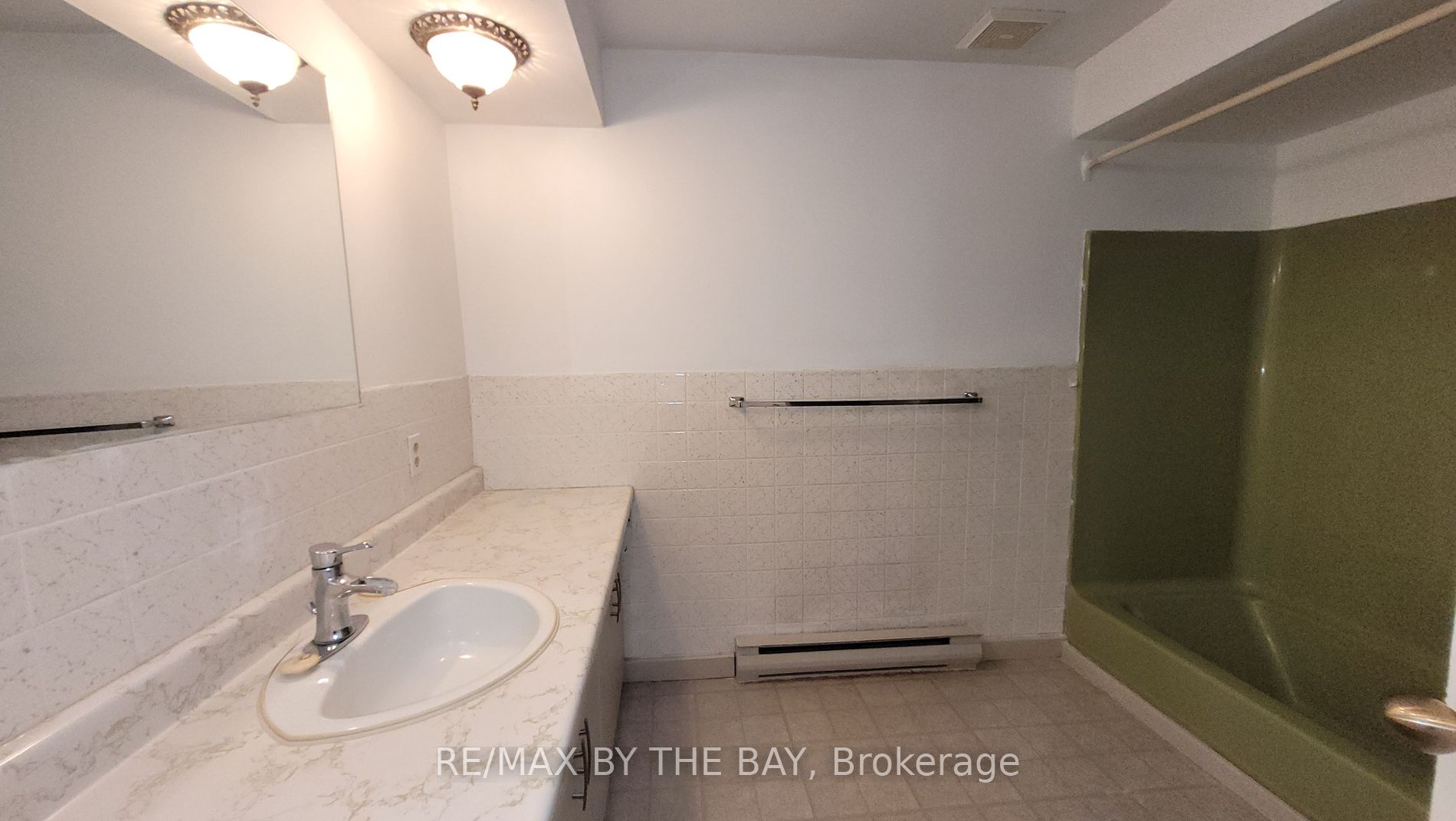 835 Mosley Street, #5