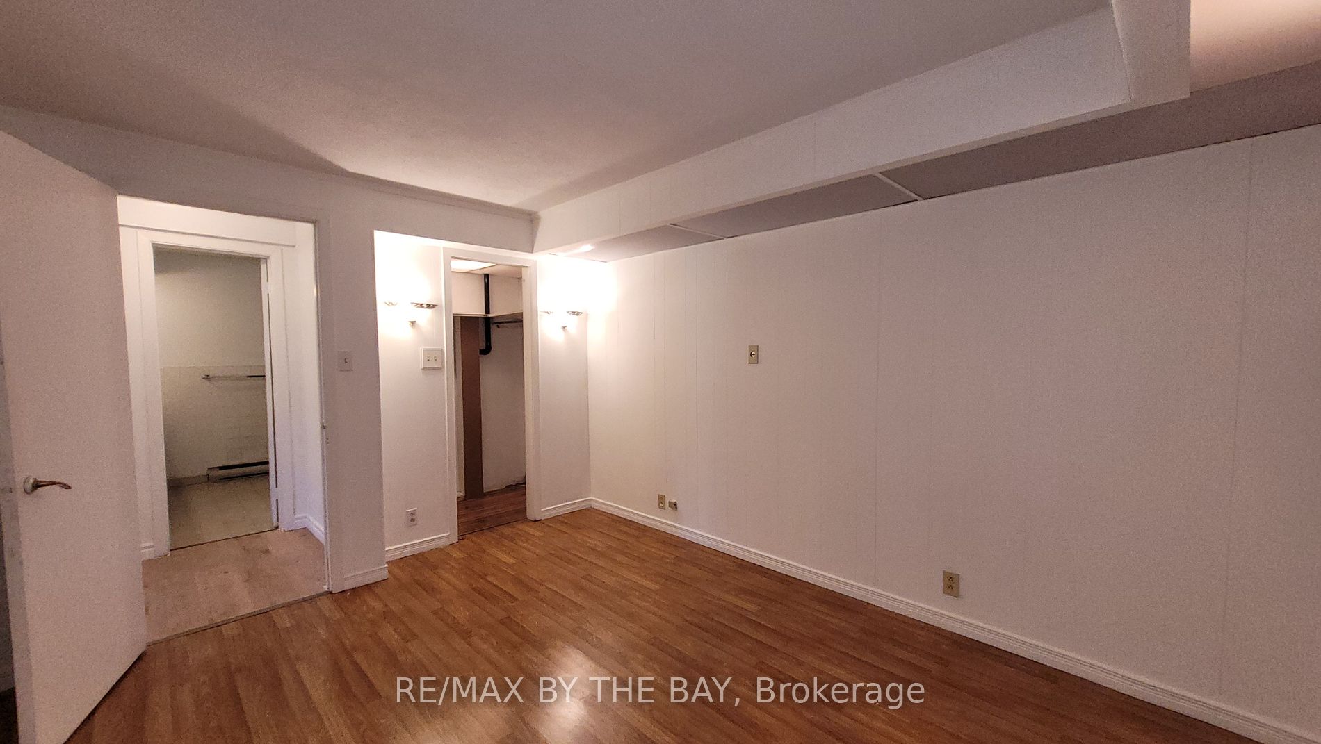 835 Mosley Street, #5