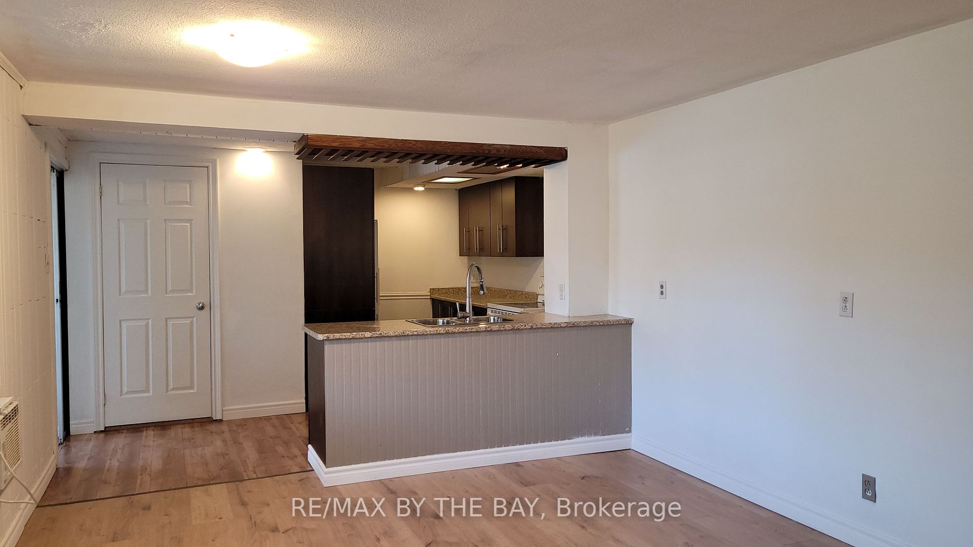 835 Mosley Street, #5