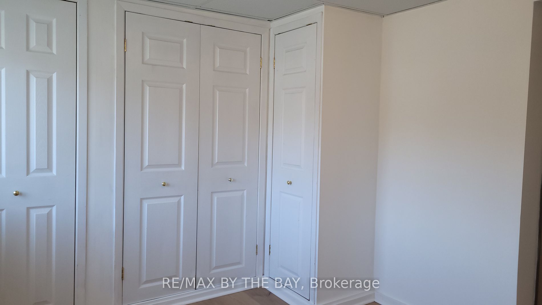 835 Mosley Street, #5