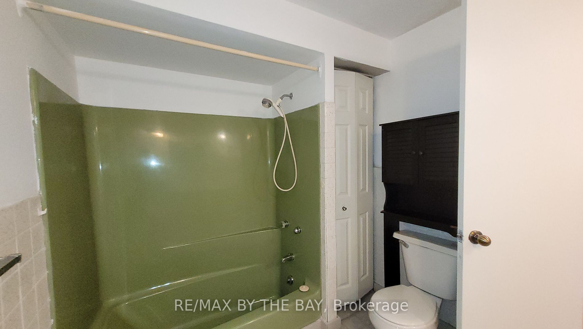 835 Mosley Street, #5