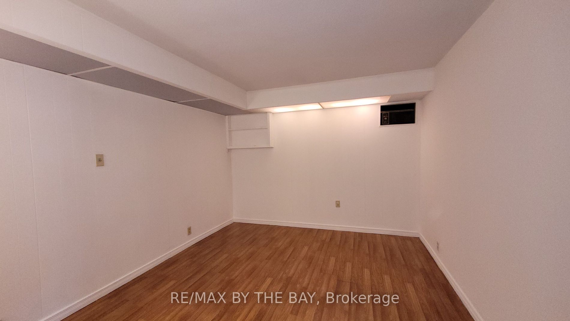 835 Mosley Street, #5