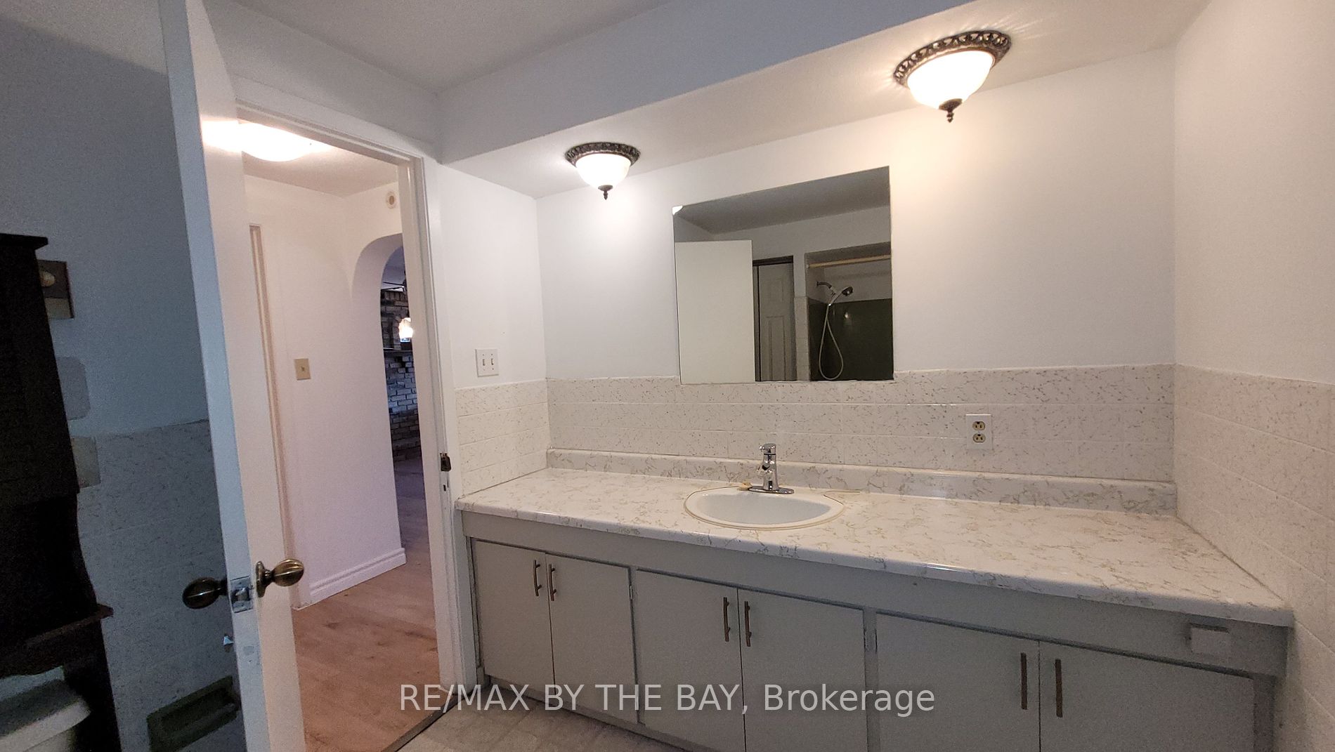 835 Mosley Street, #5