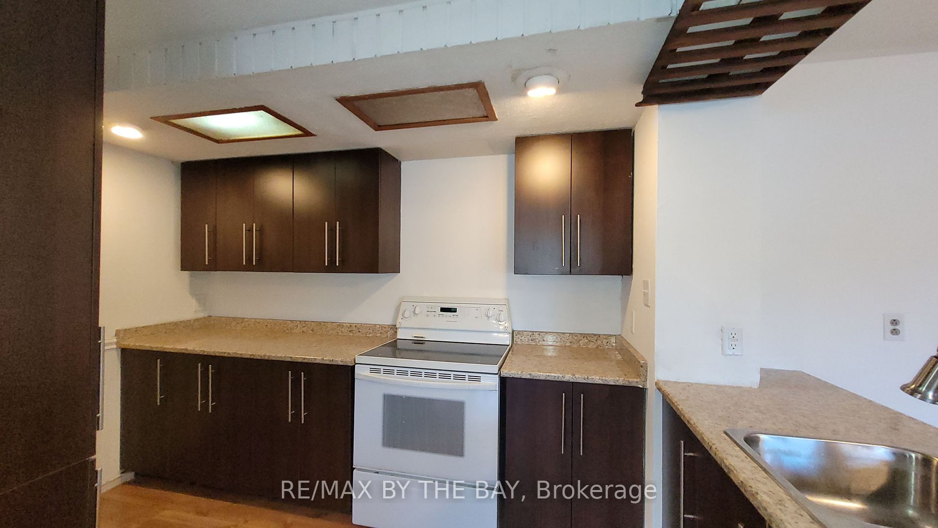 835 Mosley Street, #5