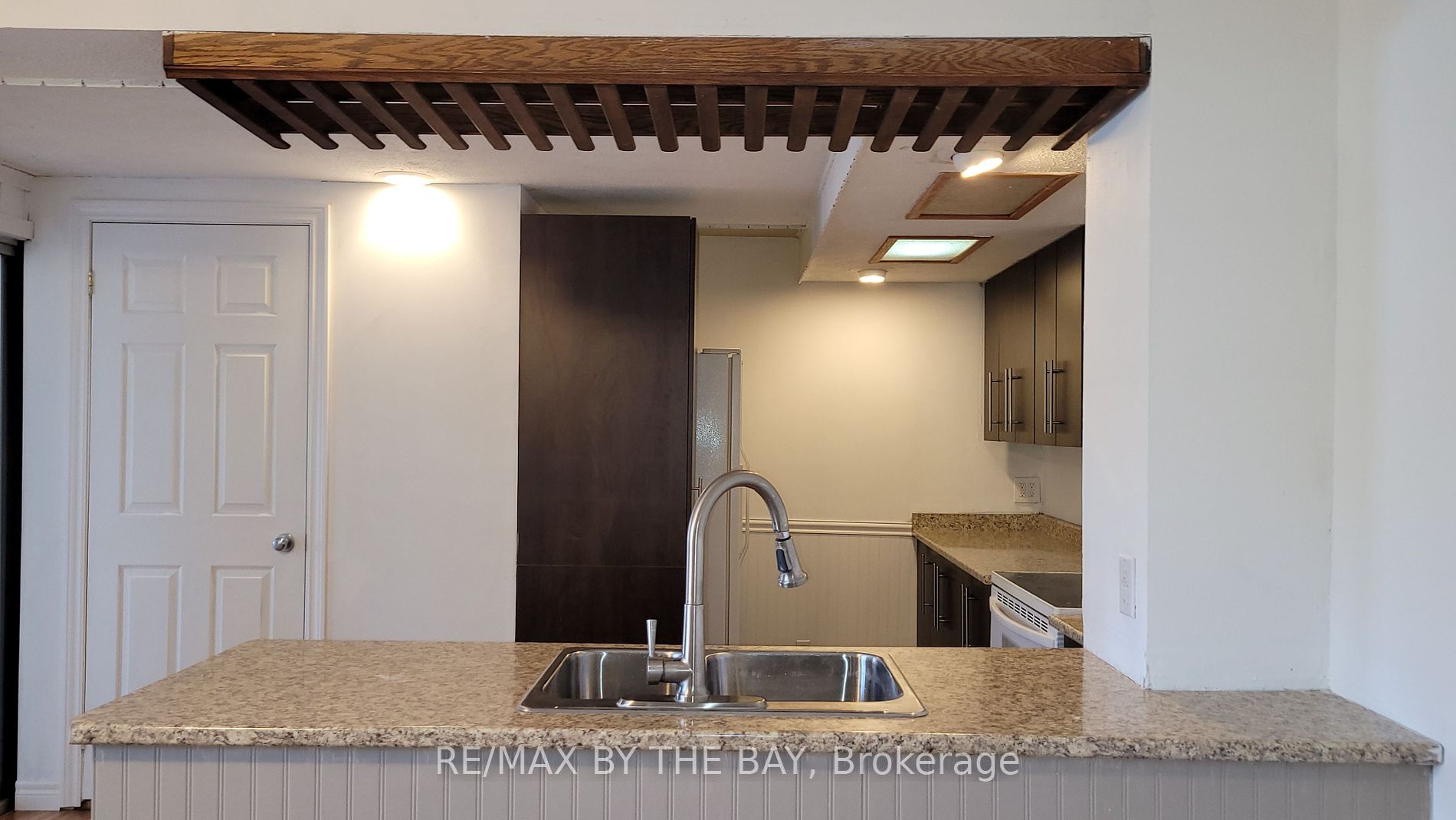 835 Mosley Street, #5