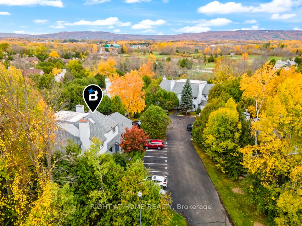 12 Dawson Dr, #403