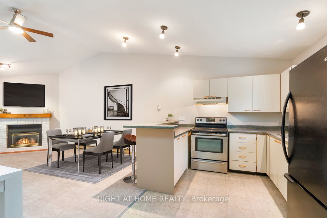 12 Dawson Dr, #403