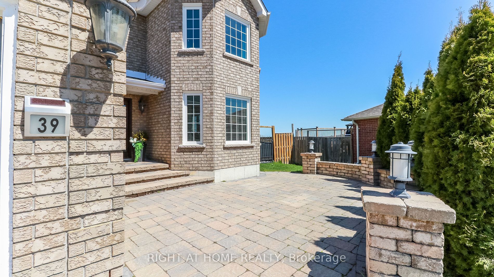 39 Whitfield Crescent