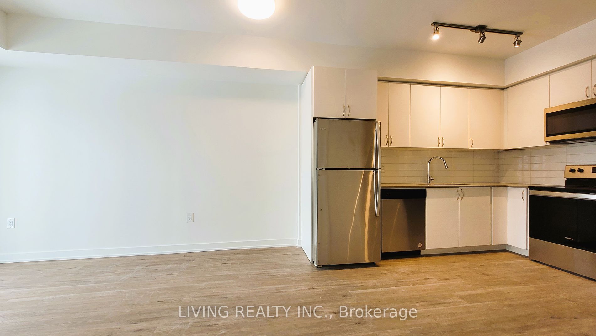 56 Lakeside Terrace, #802