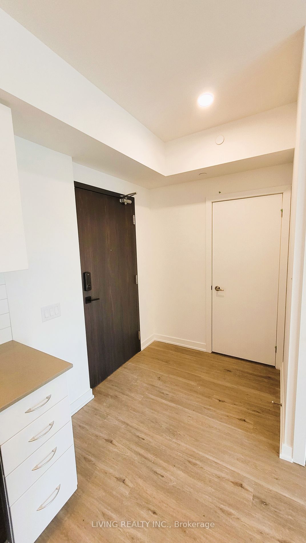 56 Lakeside Terrace, #802