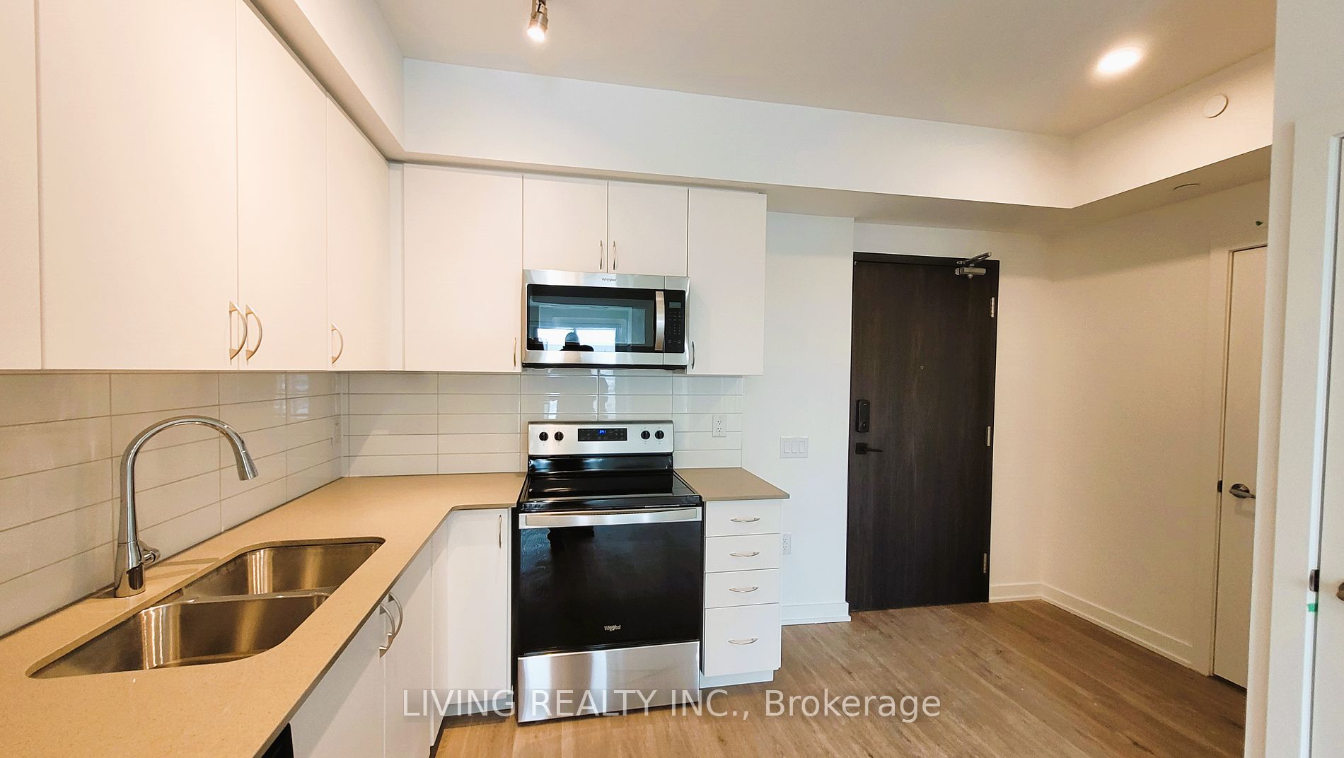 56 Lakeside Terrace, #802
