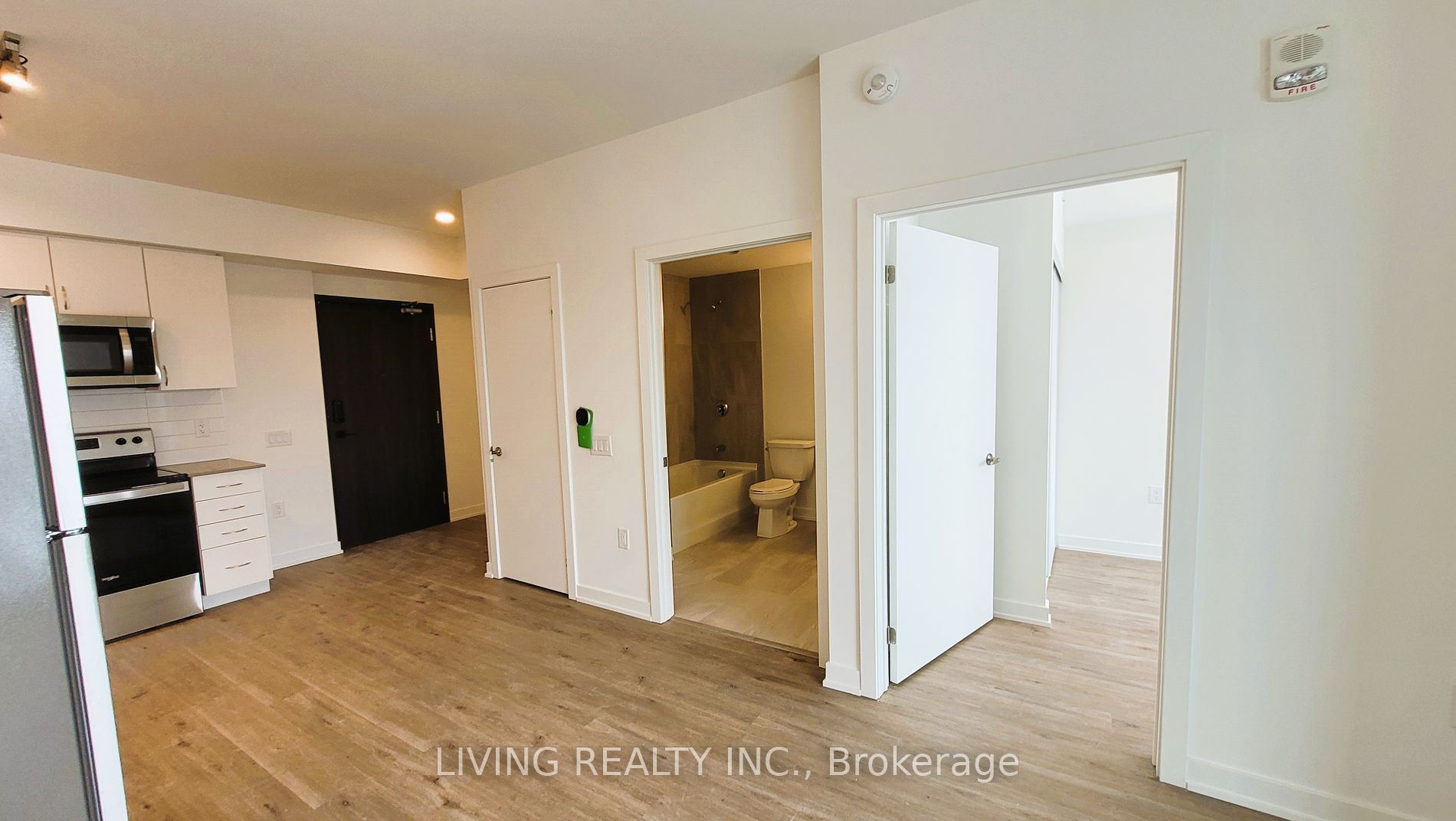 56 Lakeside Terrace, #802
