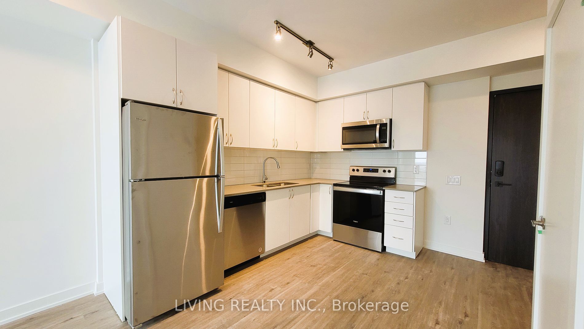 56 Lakeside Terrace, #802