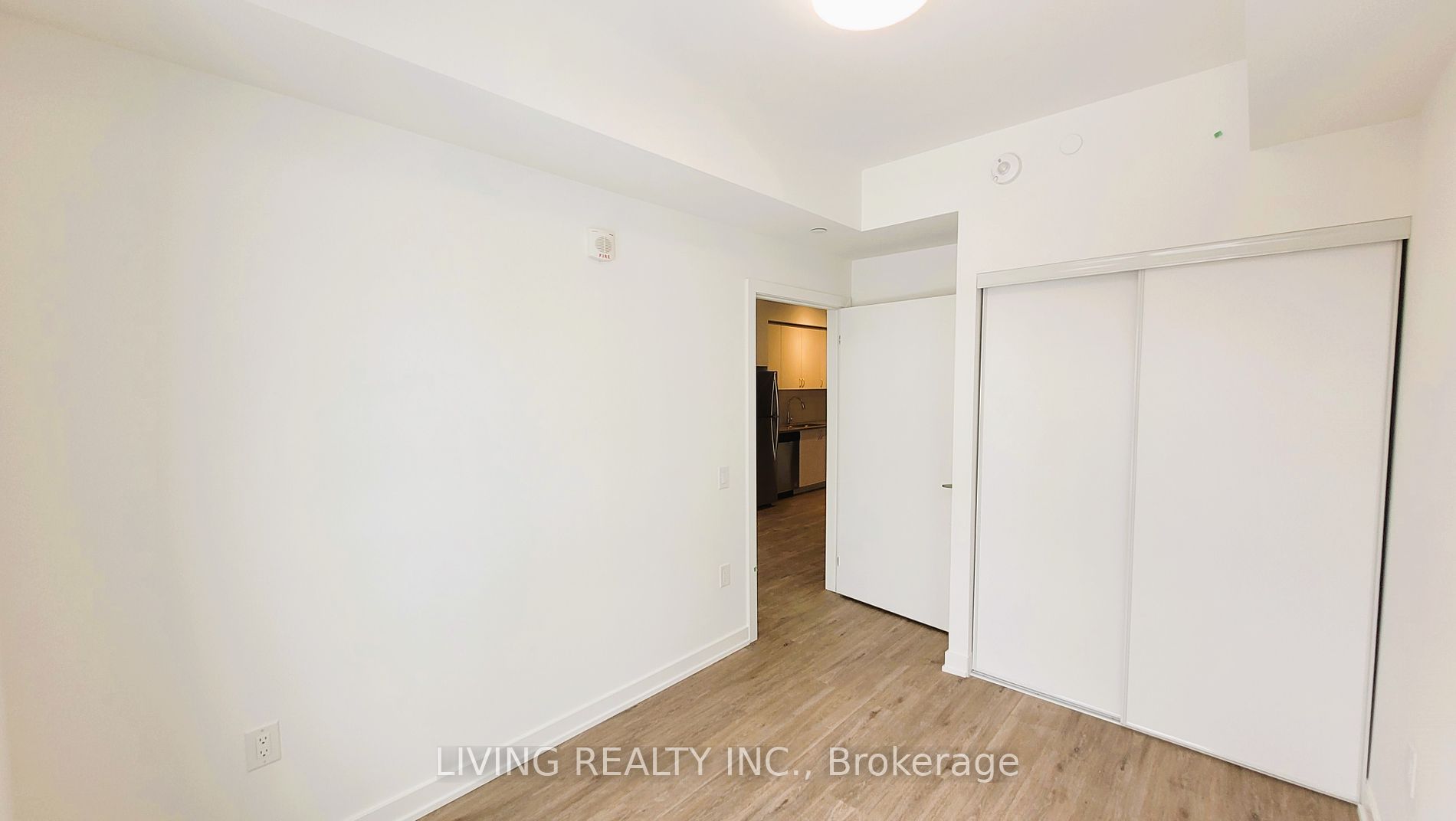 56 Lakeside Terrace, #802